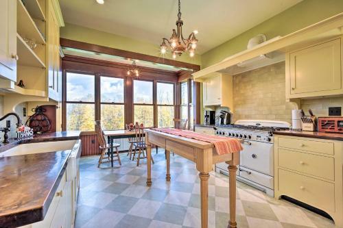 Pet-friendly Victorian Homestead With Fire Pit!