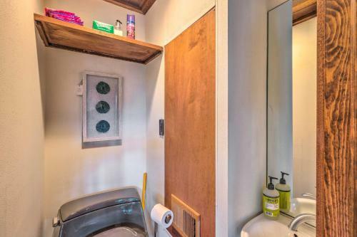 Apartamento Elegant Hamptons Hideaway With Path To Beach!