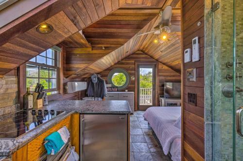 Apartamento Elegant Hamptons Hideaway With Path To Beach!