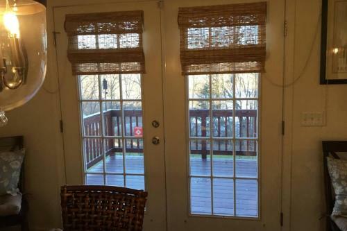 New! Quiet Cape Cod On Rural Lake Setting!