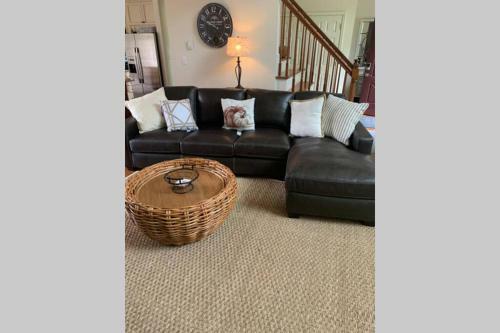 New! Quiet Cape Cod On Rural Lake Setting!