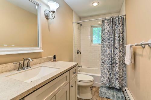 Rock Hill Home With Fire Pit On Wanaksink Lake!
