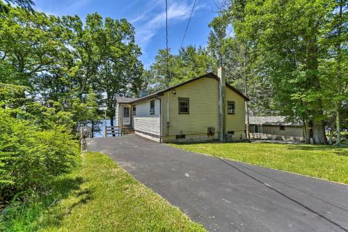 Rock Hill Home With Fire Pit On Wanaksink Lake!
