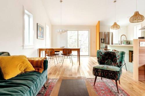 Vacation Mod Cottage Idyllic Setting Every Amenity