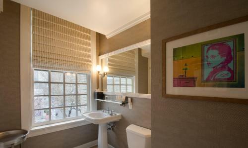 Sentinel, A Provenance Hotel