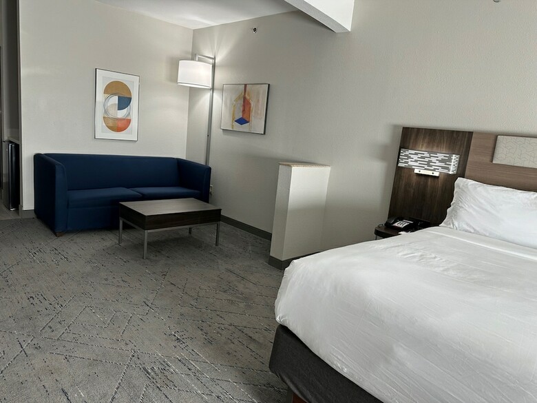 Holiday Inn Express Hotel & Suites Ennis
