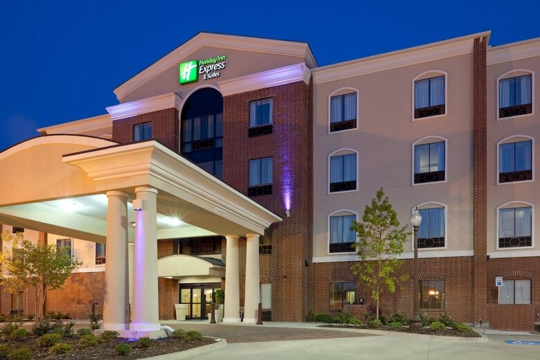 Holiday Inn Express Hotel & Suites Ennis