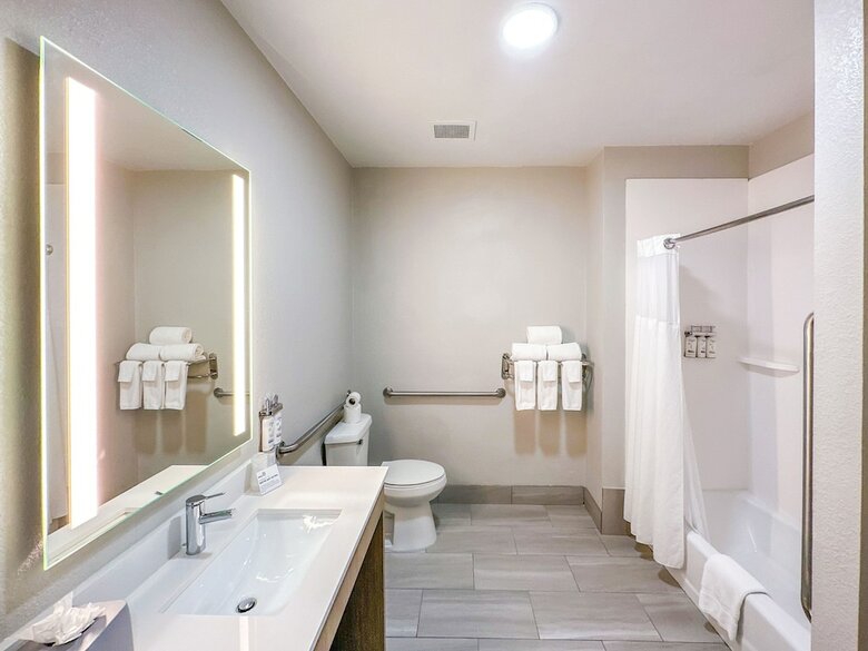 Holiday Inn Express Hotel & Suites Ennis