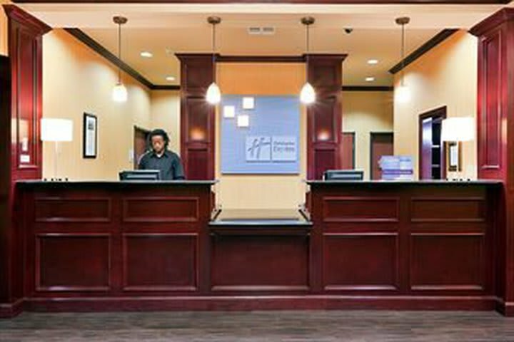 Holiday Inn Express Hotel & Suites Ennis