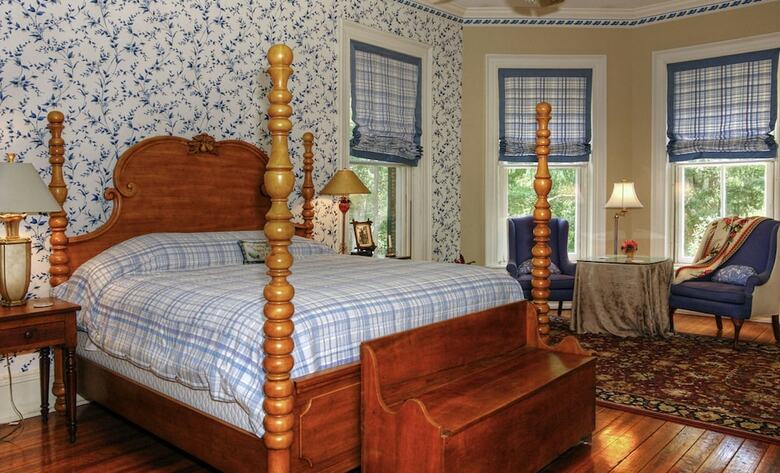 Rockwood Manor Bed & Breakfast