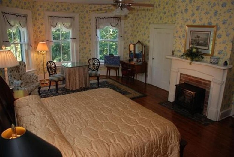 Rockwood Manor Bed & Breakfast