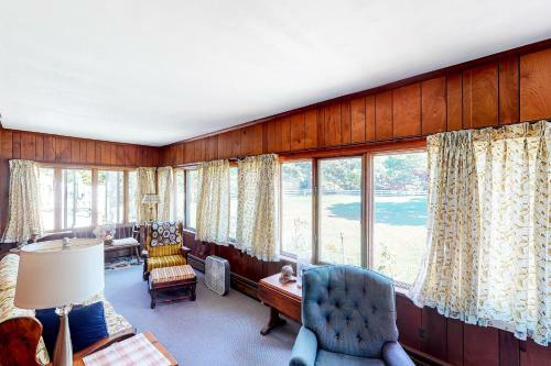 Classic Southold Country Charmer