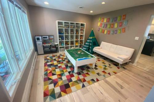 Beautiful 7 Bedroom Home With Inground Heated Pool