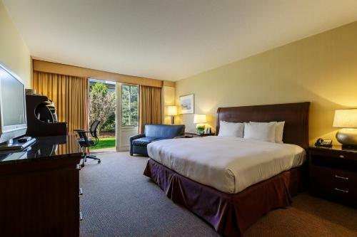 Sleepy Hollow Hotel + Conference Center
