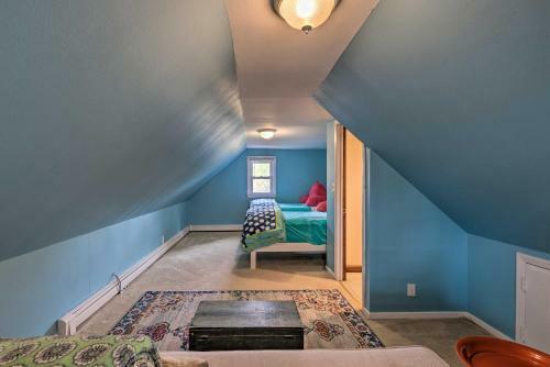 Vivid Escape On Long Island - Walk To Beach!