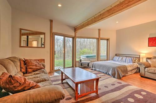 Apartamento Serene Wappingers Falls Studio With Hot Tub!