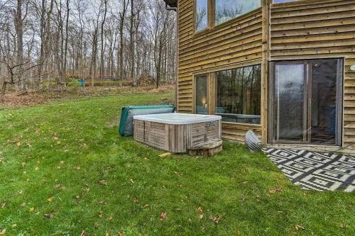 Apartamento Serene Wappingers Falls Studio With Hot Tub!