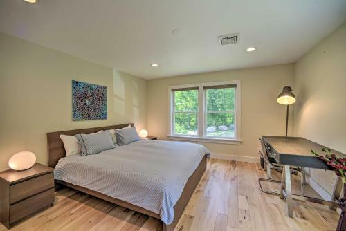 Charming Cottage With Deck Mtn And Lake Views!