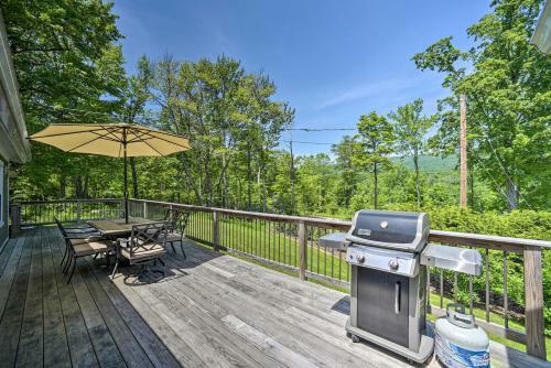 Charming Cottage With Deck Mtn And Lake Views!