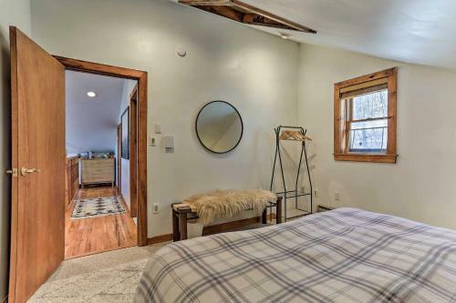 Hilltop Walton Cabin With Picturesque Views!