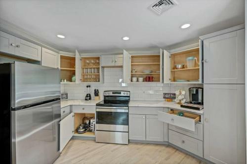 Luxurious Villa With Pool Spa Arcade Room And More