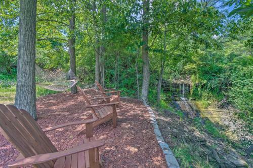 Watkins Glen Lakeview Cottage With Waterfall!