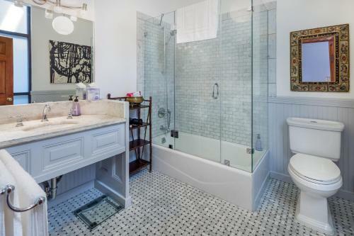 Hostal Manhattan Guest Suites