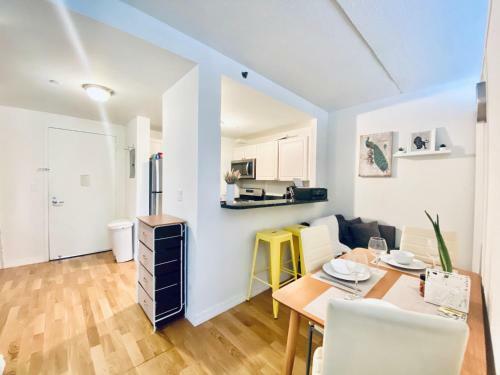 Cozy Apartment, Hell's Kitchen!!
