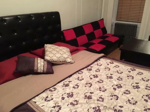 Lovely Prime Hell's Kitchen Apartment!