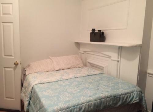 Lovely Prime Hell's Kitchen Apartment!