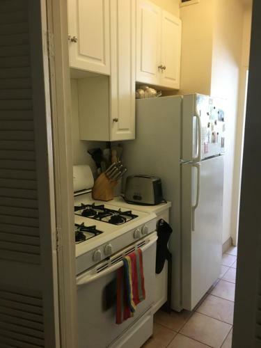 Upscale, Large, High-ceilings, Mid-town Doorman Nyc Apartment Centrally Located