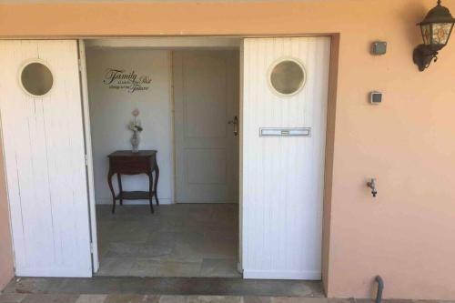 Peaceful 2 Bedroom 6 Person Independent Apartment