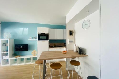 Bright Apartment Near The Port