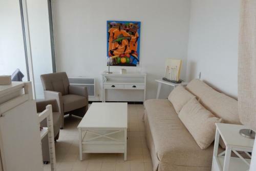 Spacious Apartment With Balcony And Sea View