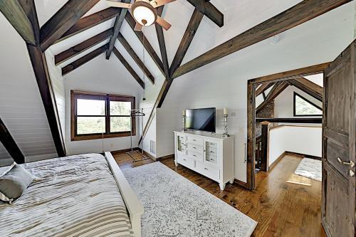Crestwood Retreat