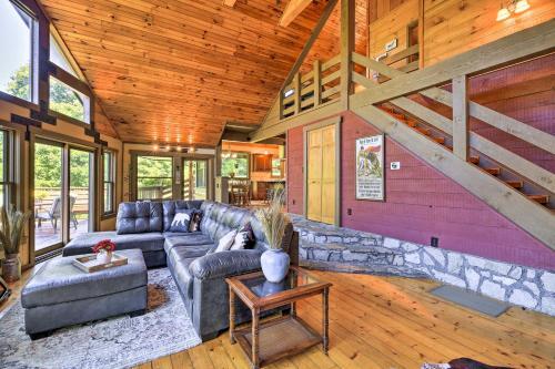 Hound Trails Cabin Hiking, Wineries And Waterfalls!