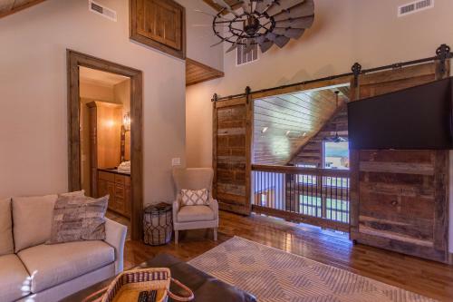 Ridgeline View- 4bed 3 And A Half Bath Home With Long Range Views, Outdoor Fireplace, Firepit