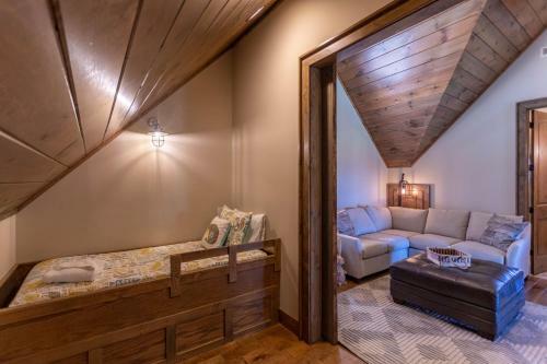 Ridgeline View- 4bed 3 And A Half Bath Home With Long Range Views, Outdoor Fireplace, Firepit