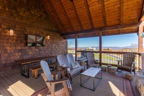 Ridgeline View- 4bed 3 And A Half Bath Home With Long Range Views, Outdoor Fireplace, Firepit