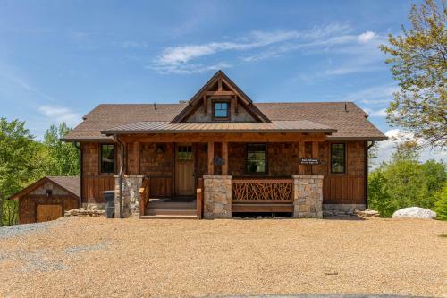 Kikis Hideaway At Eagles Nest - New Home! Two King Masters, Firepit, Deck Fireplace!