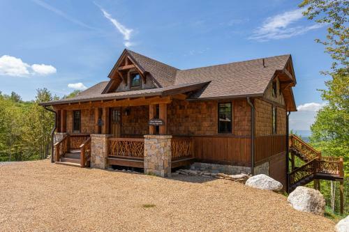 Kikis Hideaway At Eagles Nest - New Home! Two King Masters, Firepit, Deck Fireplace!