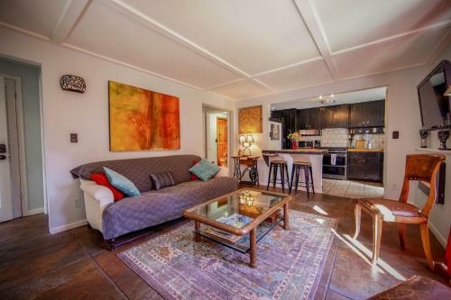 Serene Mountain Getaway Sleeps 2 To 5, Sauna, Lake View