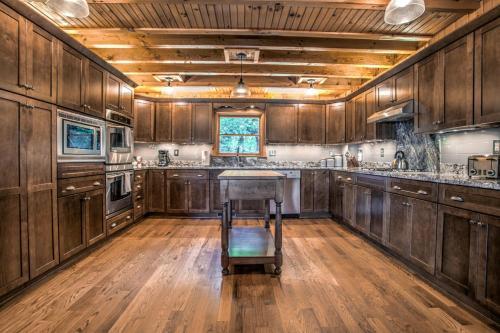 Black Mountain Hilltop Retreat