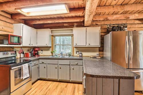 Waynesville Cabin With Deck, Grill And Fire Pit!