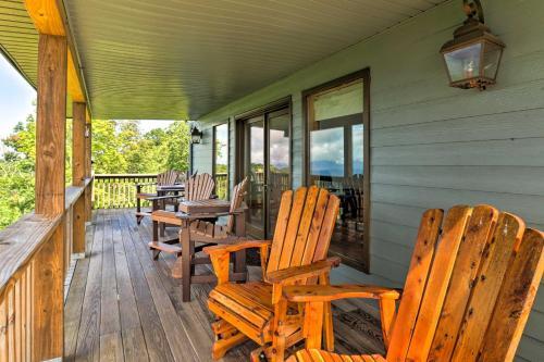 Stunning Cabin With Game Room And On-site Hiking!