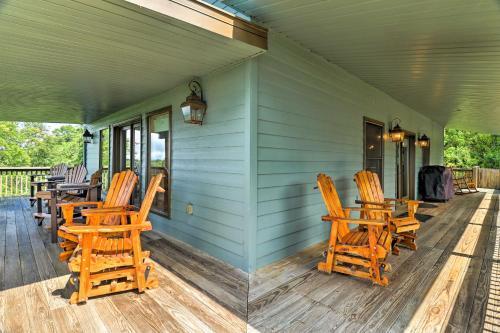 Stunning Cabin With Game Room And On-site Hiking!