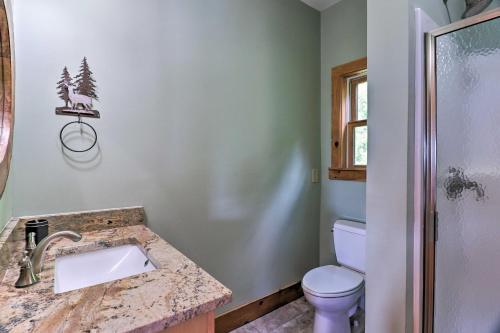 Stunning Cabin With Game Room And On-site Hiking!