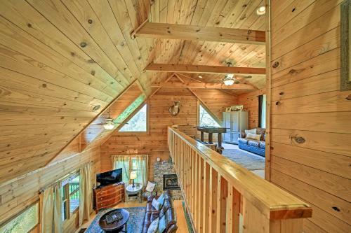 Scenic Creekside Retreat With Private Fire Pit!