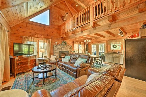 Scenic Creekside Retreat With Private Fire Pit!