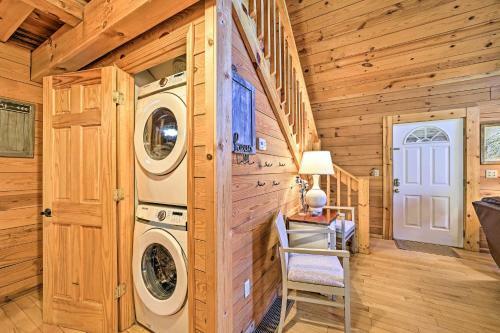 Scenic Creekside Retreat With Private Fire Pit!